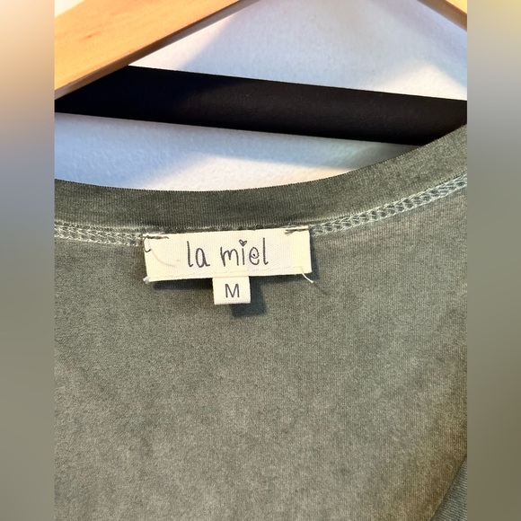 🍁La Meil - green high low dress with distressing look colouring. - Picture 4 of 8